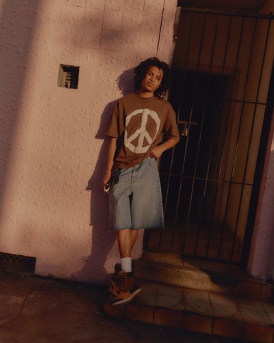 Peace and Love T-Shirt - Brown